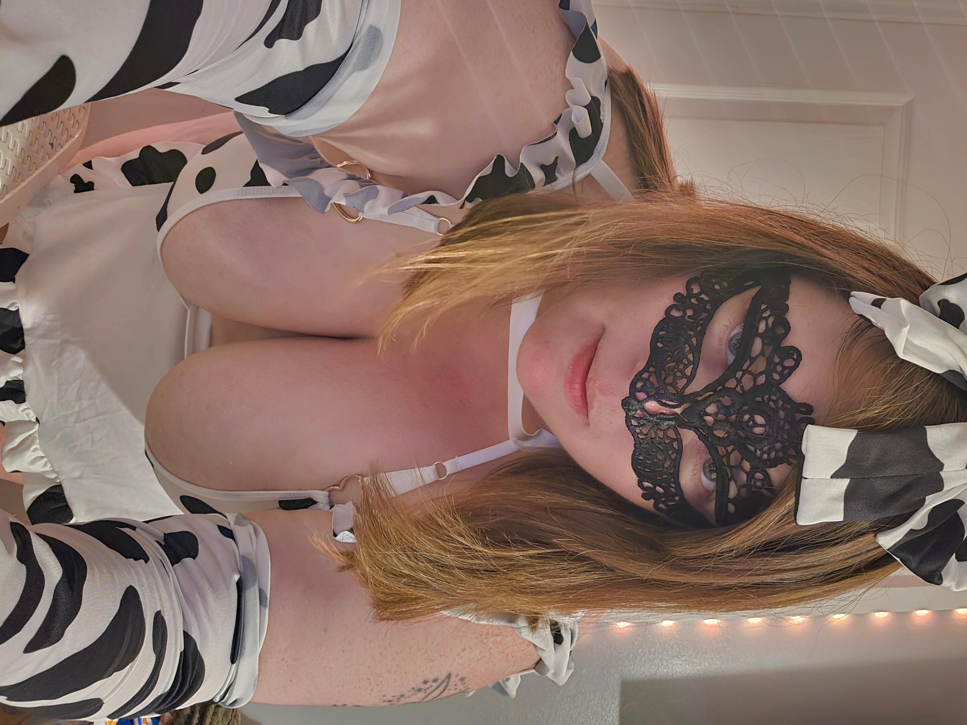 CurvyCate90 from United Kingdom