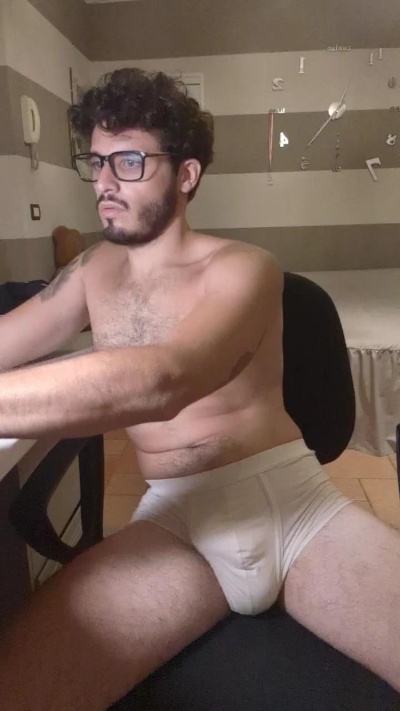 LeoLove98 from Italy