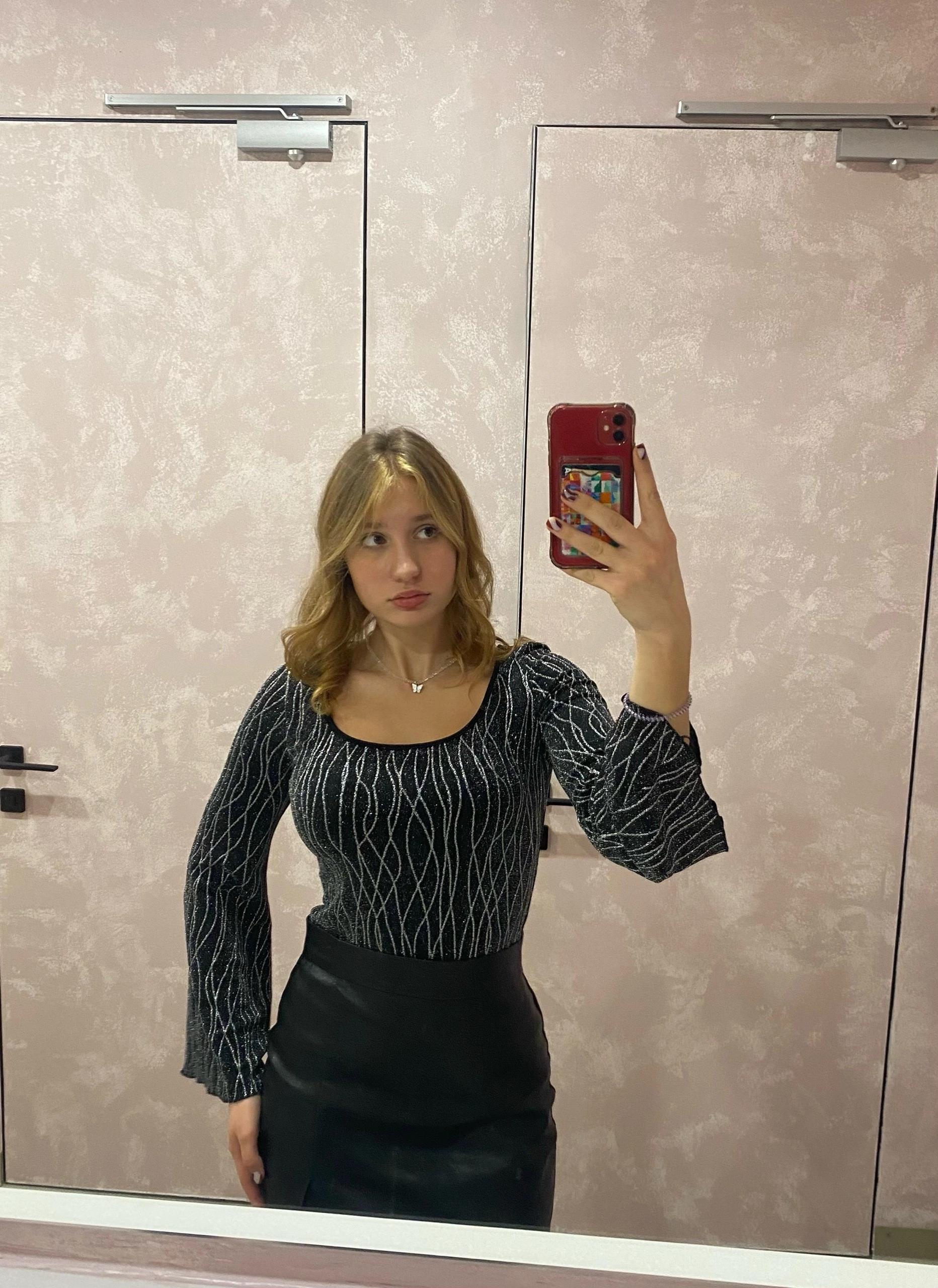 RexanneBunton from Romania