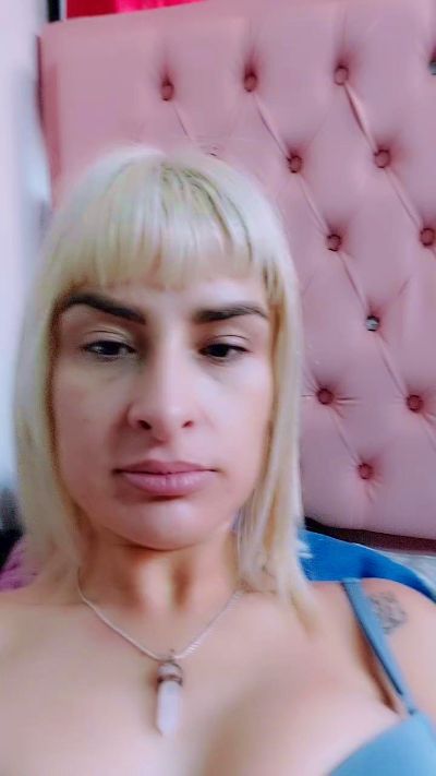 Youlittlestar28 from United Kingdom